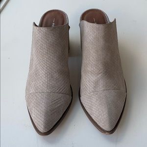 Report Slip on Heel